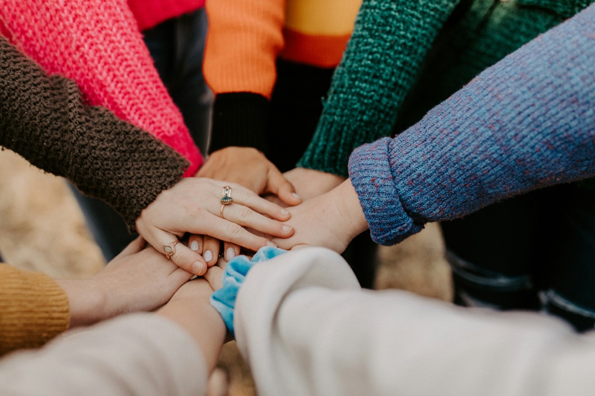 Aziende con un programma CSR — riunione di lavoro su progetti di responsabilità sociale